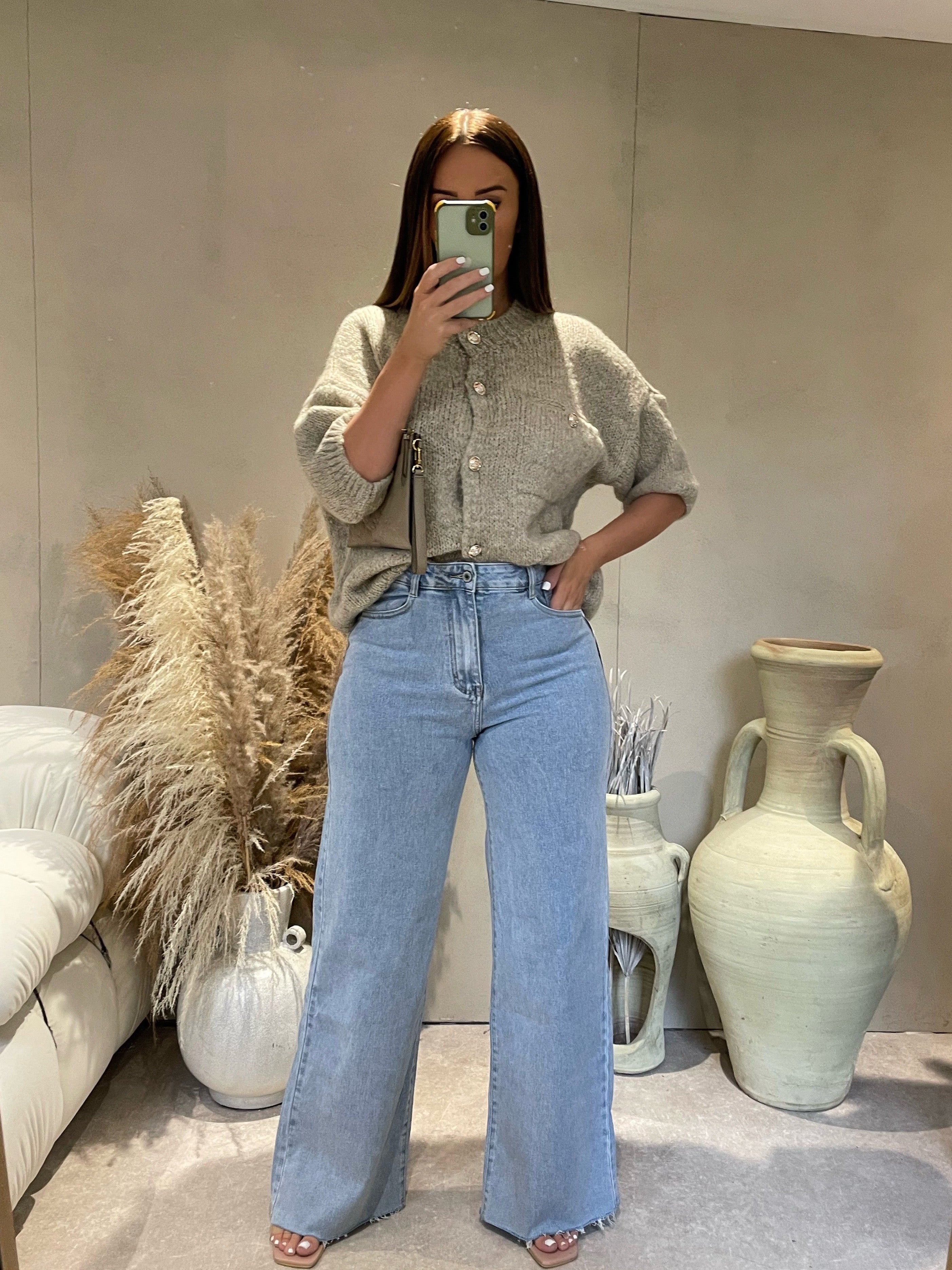 Trendy uitlopende jeans | Onni